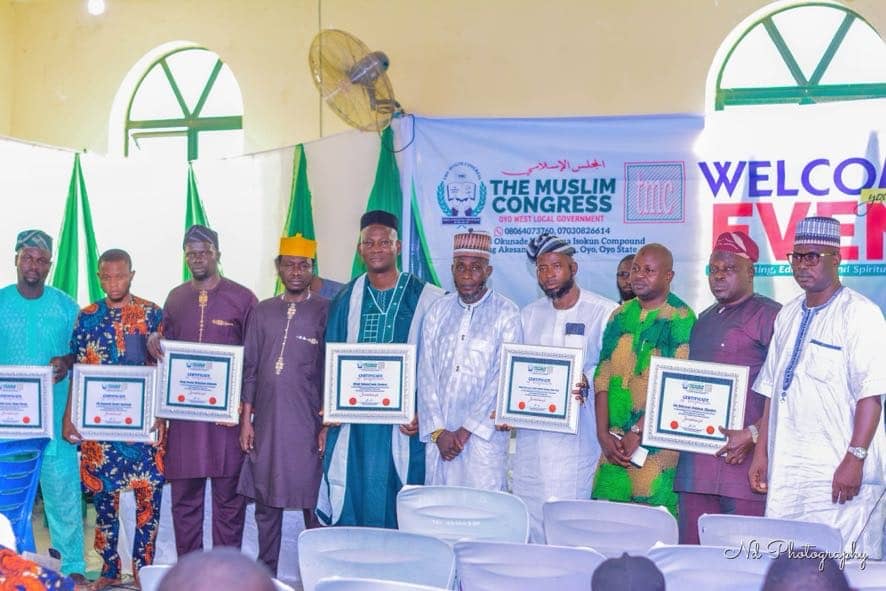 R-L: Alhaji AbdulGaniy Asimiyu Alawo, Alhaji Dhikrulah Olalekan ojombo, Alhaji Faruq Doyin Asaye, Alh kabir oyeleye omo Oye, Ustadh Abdulrazaq Olayiwola (Wakil TMC Oyo West LGA), Alhaji Saheed Ishola Soldem (Grand Patron), Alh. Engr. Daud Oladosu (Waali TMC Oyo State), Alhaji Tijani Ridwanullah, Alh AbdulQuodri Ayantunji Ayanyemi and Alh Abdul Azeez Abdul Rasaq